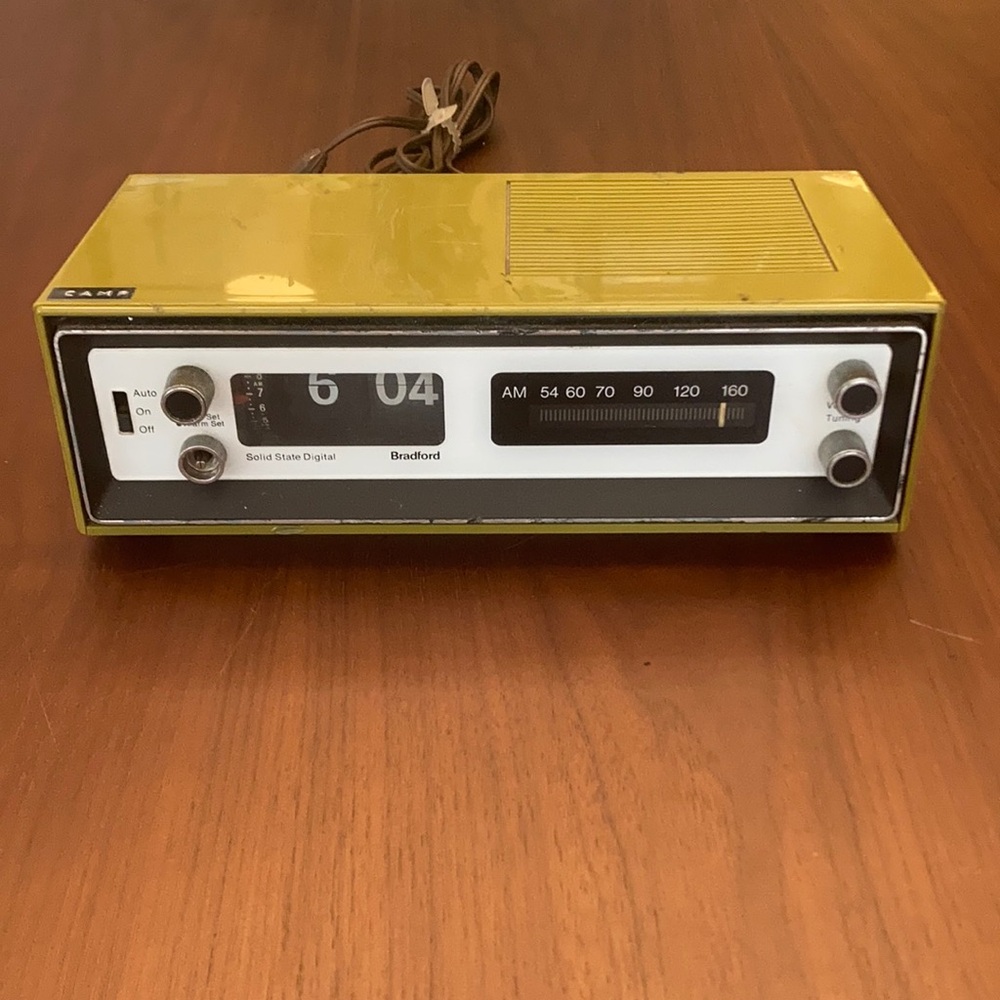 📻🔌 Rare Vintage Bradford Flip Clock AM Radio Model 51177 Hunter Green 🎙📻